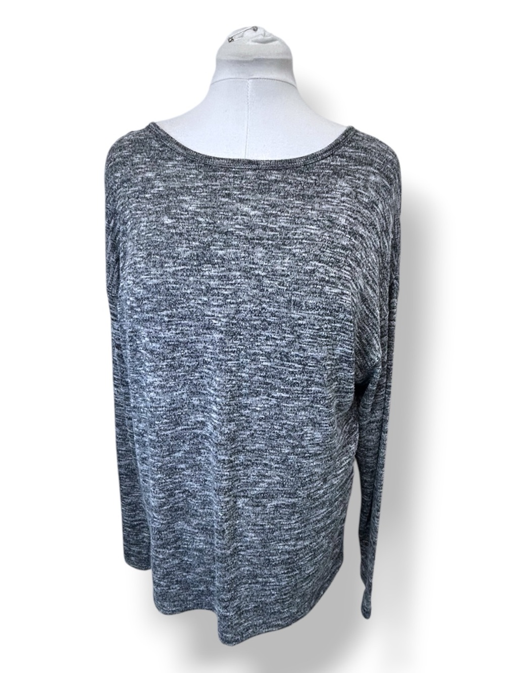 JCPenney Women’s Long Sleeve Scoop Neck Drop Shoulder Knit Sweater Marled Gray L